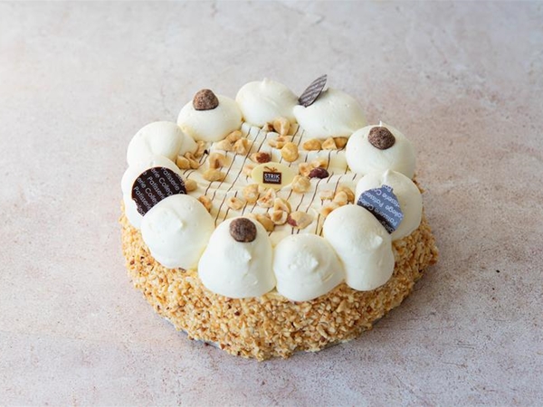 Hazelnoot Slagroom Schuim Taart