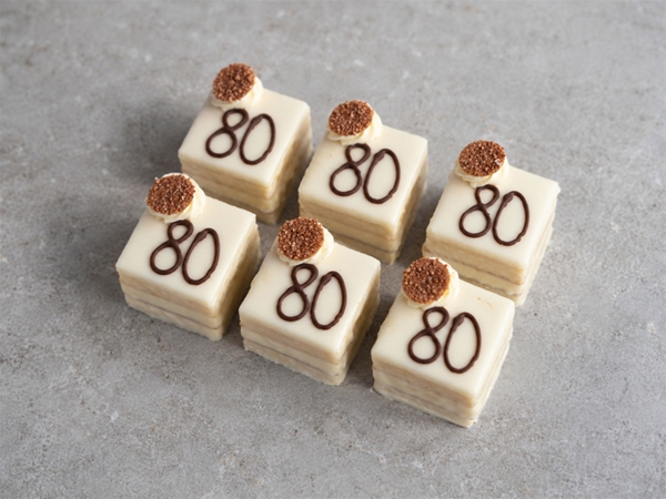 Petit Four met tekst